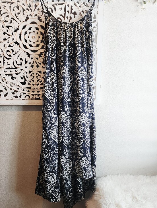 Tysa Dresses & Skirts - TYSA PAISLEY PRINT MAXI DRESS ADJUSTABLE STRAPS IN BLACK & WHITE Size SMALL